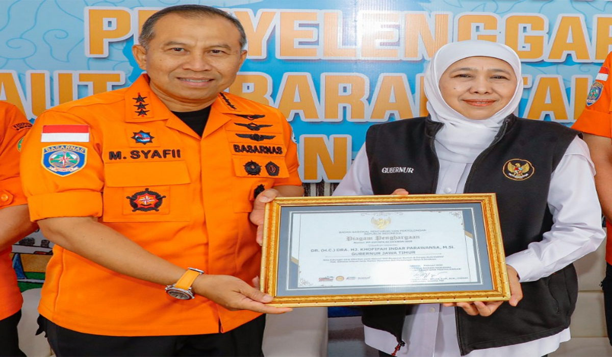 Langkah Serius! Khofifah Bersama Kepala Basarnas Cek Siaga SAR Tanjung Perak Surabaya, Warga Ikut Waspada