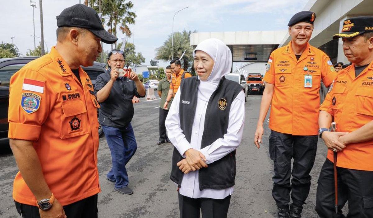 Langkah Serius! Khofifah Bersama Kepala Basarnas Cek Siaga SAR Tanjung Perak Surabaya, Warga Ikut Waspada